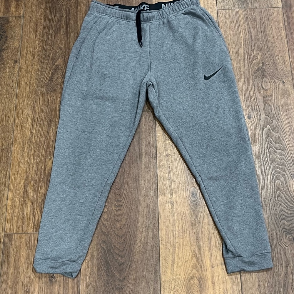 Nike Gray Standard Men’s Jogger Sweatpants